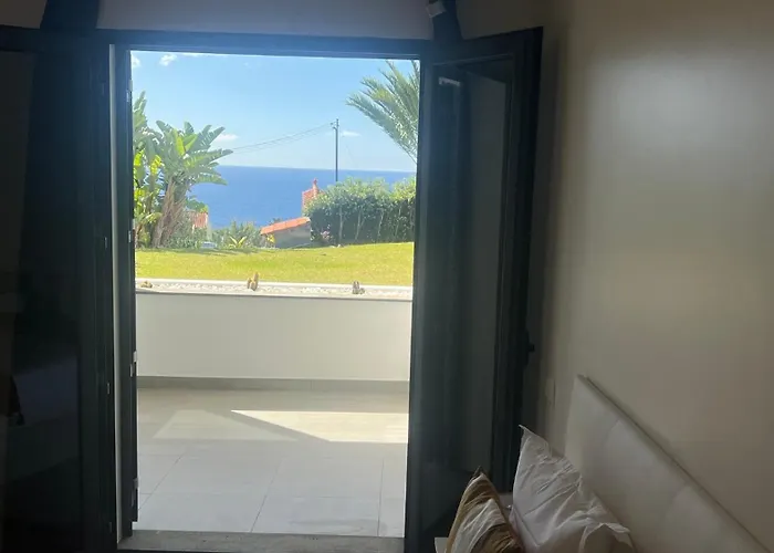 Paradisus Caniço